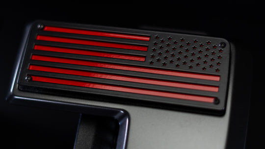 Modificadores de insignias OEM con bandera estadounidense (insignias OEM NO incluidas): compatibles con modelos Ford® F150® 2021 y posteriores