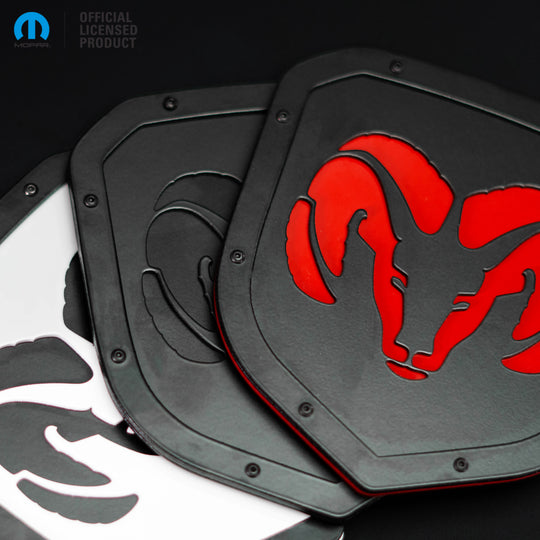 Emblema con escudo estilo cabeza 2 con licencia oficial de RAM®: compatible con la parrilla de los modelos RAM® 1500, 2500 y 3500 de 2013 a 2018