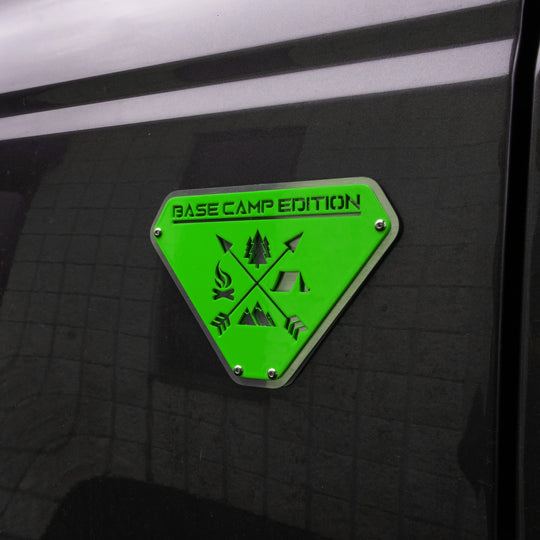Emblema Bronco® Base Camp Edition (par): aluminio recubierto en polvo, totalmente personalizable, compatible con Bronco® Badlands®