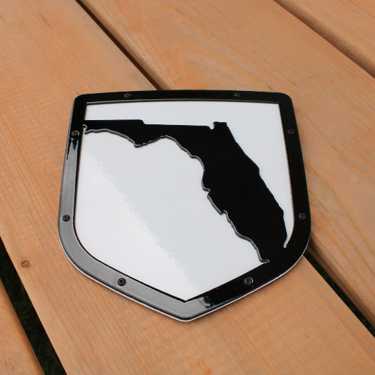 Emblema del escudo del estado de Florida: camionetas RAM®, parrilla o portón trasero: se adapta a varios modelos y años