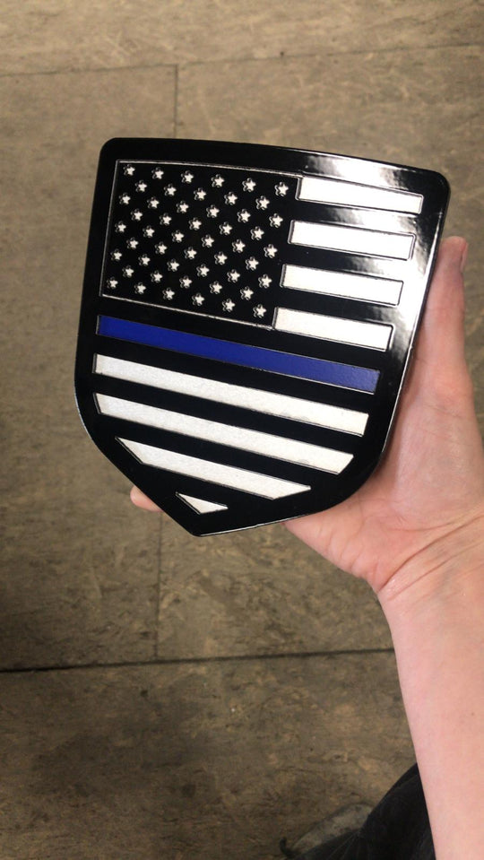Emblema para portón trasero con bandera estadounidense: línea fina azul/roja