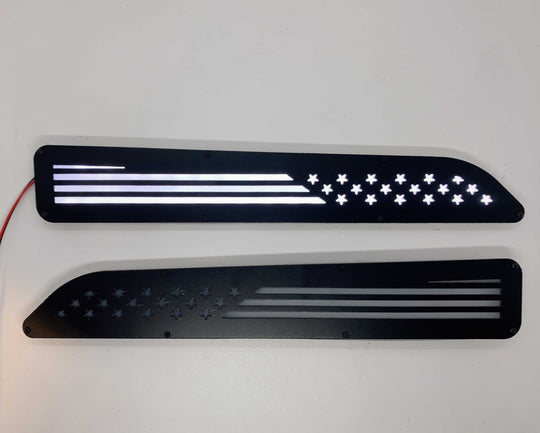 Insignias de capó con la bandera estadounidense iluminadas: se adaptan a modelos Ram 1500® Sport 2019+
