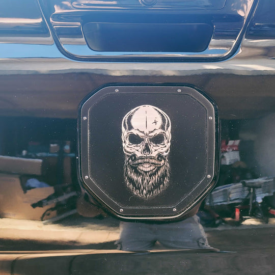 Emblème de bouclier de crâne barbu - Camions RAM®, calandre ou hayon - Compatible avec plusieurs modèles et années